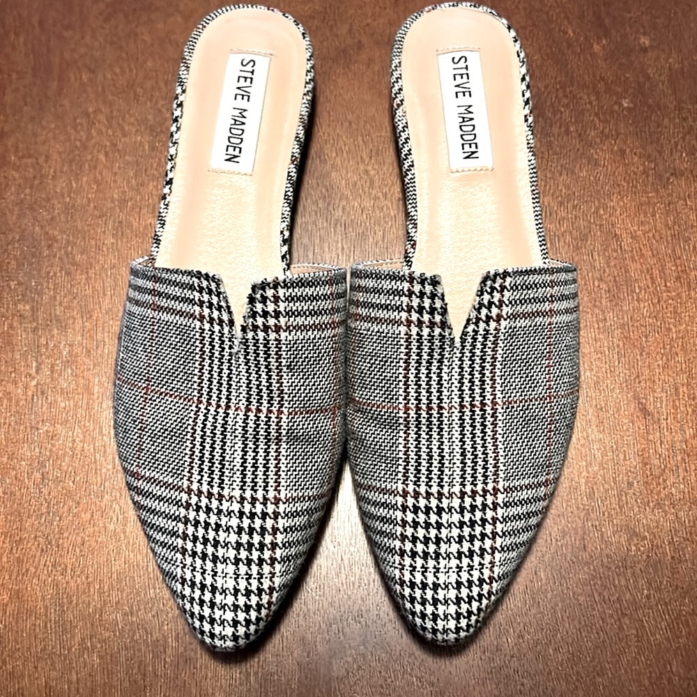 Steve Madden closed toe flats, multicolor pattern.